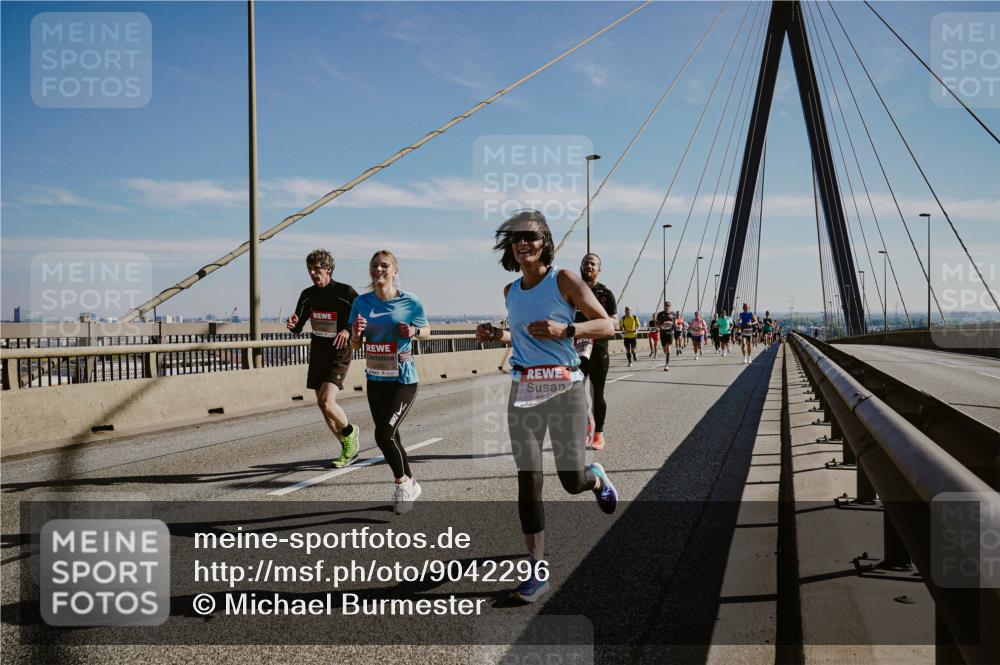 03.10.2025 - Köhlbrandbrückenlauf Michael Burmester http://msf.ph/oto/9042296 03.10.2025 12:23:35 Position 1 5785 meine-sportfotos.de