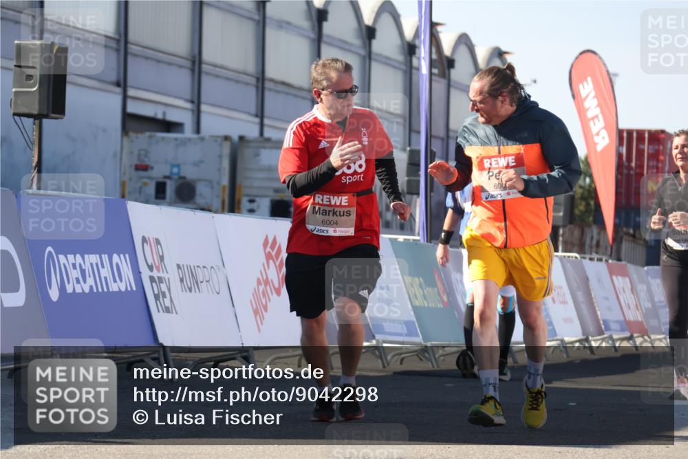 03.10.2025 - Köhlbrandbrückenlauf Luisa Fischer http://msf.ph/oto/9042298 03.10.2025 13:36:23 Ziel 5045, 5219, 6003, 6004 meine-sportfotos.de