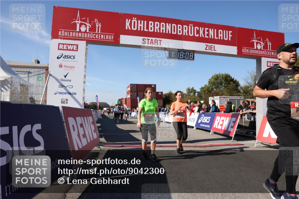 03.10.2025 - Köhlbrandbrückenlauf Lena Gebhardt http://msf.ph/oto/9042300 03.10.2025 13:18:08 Ziel 4333, 4366, 4472, 4473, 4620, 4661, 4682, 4950, 5209, 5454, 6310, 6326, 6633, 6634 meine-sportfotos.de