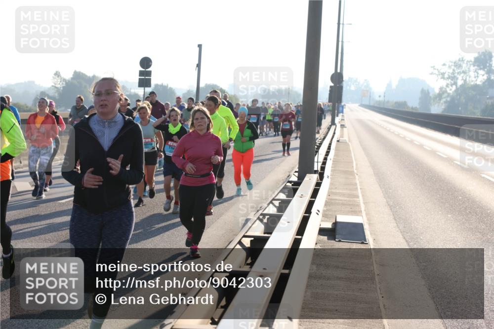 03.10.2025 - Köhlbrandbrückenlauf Lena Gebhardt http://msf.ph/oto/9042303 03.10.2025 09:26:02 Position 1  meine-sportfotos.de