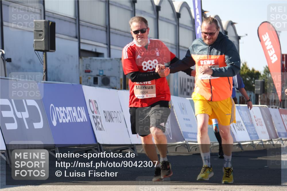 03.10.2025 - Köhlbrandbrückenlauf Luisa Fischer http://msf.ph/oto/9042307 03.10.2025 13:36:24 Ziel 5045, 5219, 6003, 6004 meine-sportfotos.de
