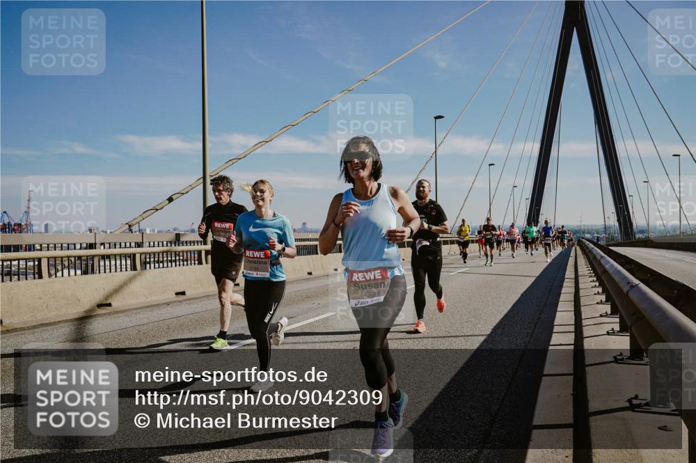 03.10.2025 - Köhlbrandbrückenlauf Michael Burmester http://msf.ph/oto/9042309 03.10.2025 12:23:35 Position 1 5785, 4303 meine-sportfotos.de