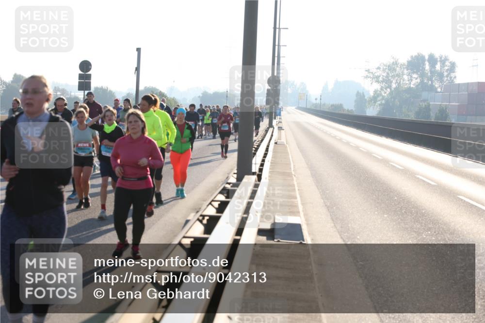 03.10.2025 - Köhlbrandbrückenlauf Lena Gebhardt http://msf.ph/oto/9042313 03.10.2025 09:26:02 Position 1  meine-sportfotos.de