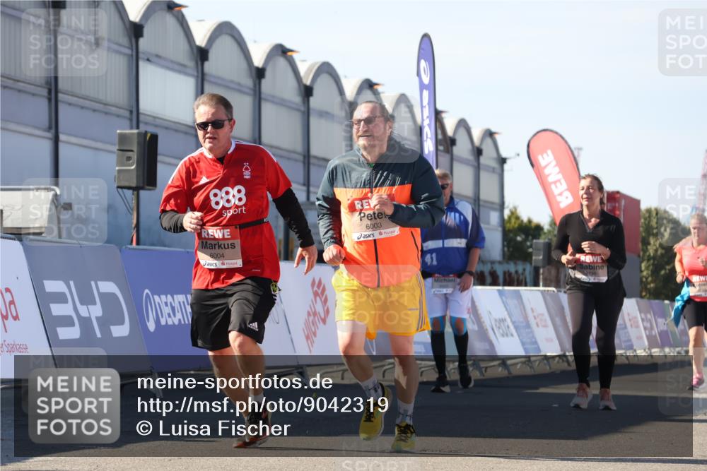 03.10.2025 - Köhlbrandbrückenlauf Luisa Fischer http://msf.ph/oto/9042319 03.10.2025 13:36:24 Ziel 5045, 5219, 6003, 6004 meine-sportfotos.de