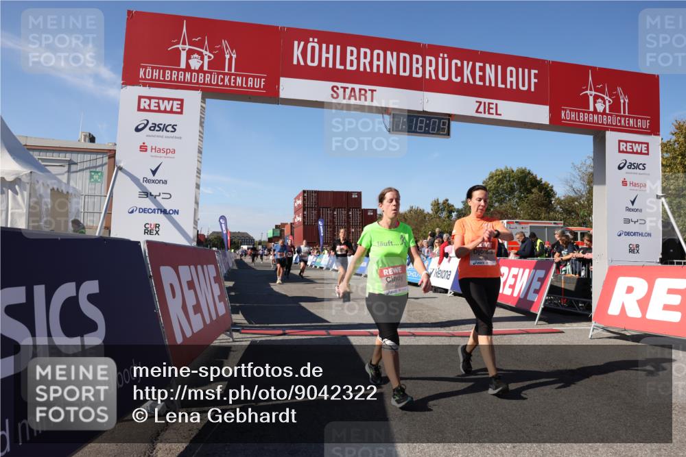03.10.2025 - Köhlbrandbrückenlauf Lena Gebhardt http://msf.ph/oto/9042322 03.10.2025 13:18:09 Ziel 4333, 4472, 4473, 4600, 4620, 4661, 4682, 4950, 5209, 5454, 6310, 6326, 6633, 6634 meine-sportfotos.de