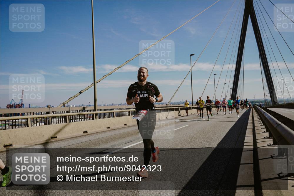 03.10.2025 - Köhlbrandbrückenlauf Michael Burmester http://msf.ph/oto/9042323 03.10.2025 12:23:36 Position 1  meine-sportfotos.de