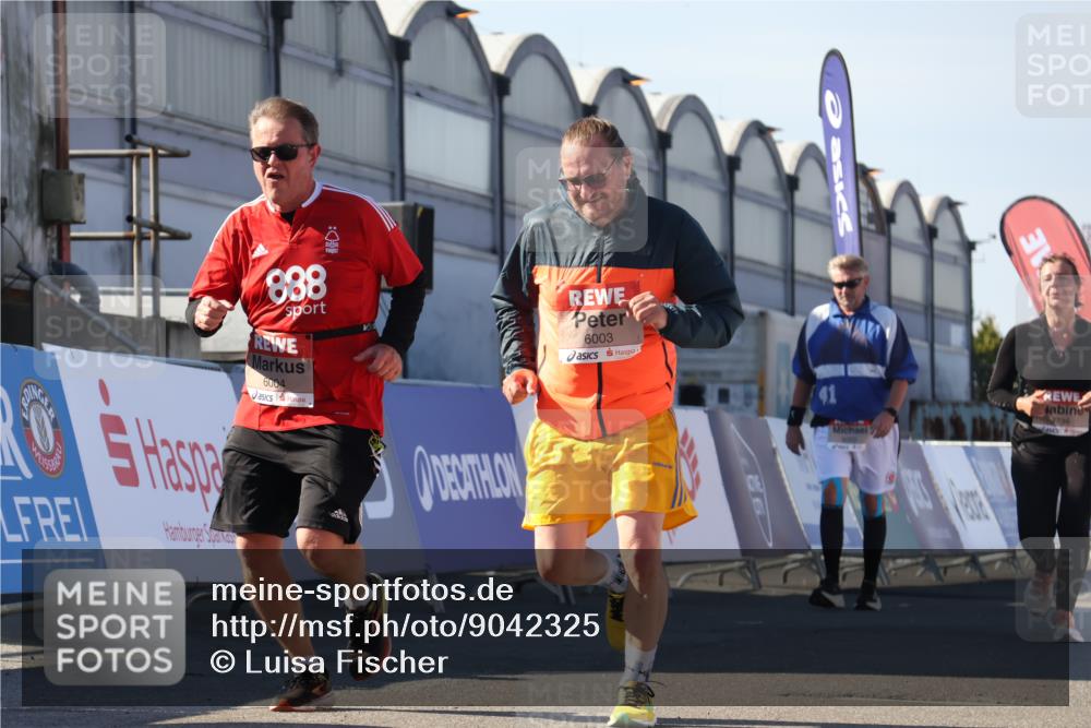 03.10.2025 - Köhlbrandbrückenlauf Luisa Fischer http://msf.ph/oto/9042325 03.10.2025 13:36:25 Ziel 4735, 5045, 5219, 6003, 6004 meine-sportfotos.de