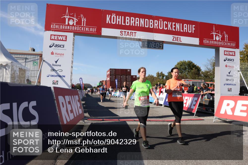 03.10.2025 - Köhlbrandbrückenlauf Lena Gebhardt http://msf.ph/oto/9042329 03.10.2025 13:18:09 Ziel 4333, 4472, 4473, 4600, 4620, 4661, 4682, 4950, 5209, 5454, 6310, 6326, 6633, 6634 meine-sportfotos.de