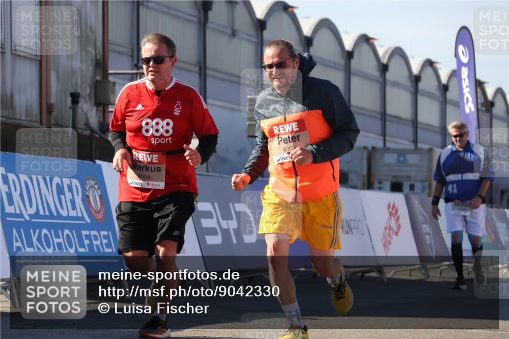 03.10.2025 - Köhlbrandbrückenlauf Luisa Fischer http://msf.ph/oto/9042330 03.10.2025 13:36:25 Ziel 4735, 5045, 5219, 6003, 6004 meine-sportfotos.de