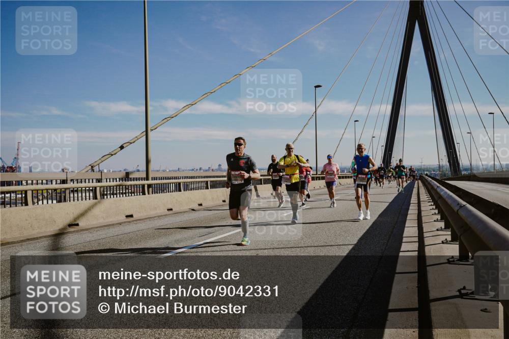 03.10.2025 - Köhlbrandbrückenlauf Michael Burmester http://msf.ph/oto/9042331 03.10.2025 12:23:39 Position 1  meine-sportfotos.de