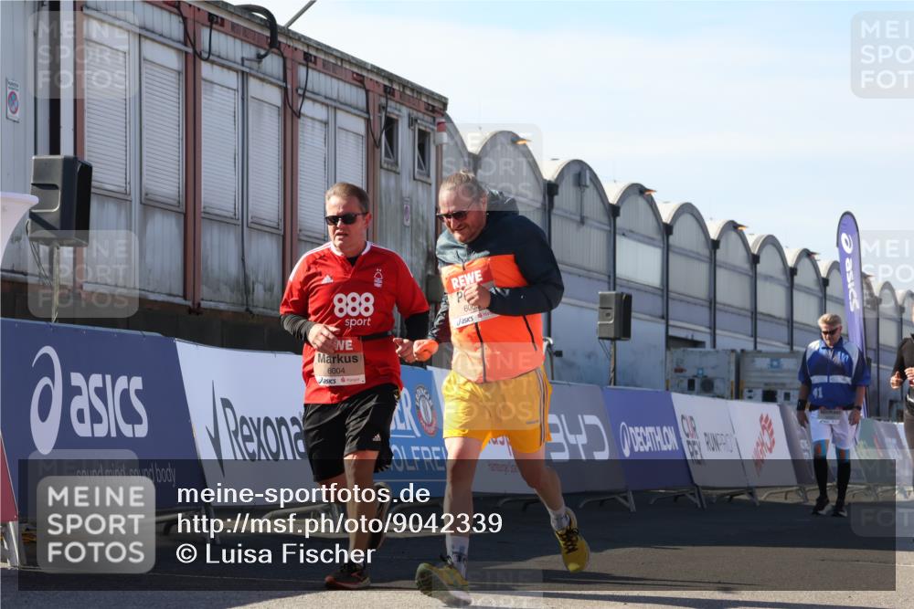 03.10.2025 - Köhlbrandbrückenlauf Luisa Fischer http://msf.ph/oto/9042339 03.10.2025 13:36:26 Ziel 4735, 5045, 5219, 6003, 6004 meine-sportfotos.de
