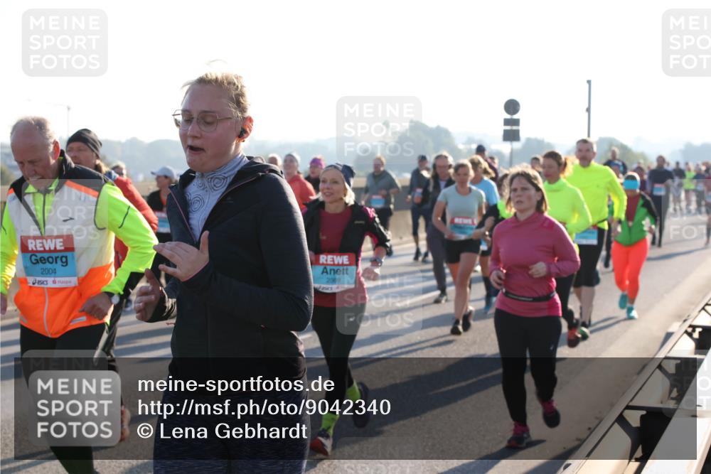 03.10.2025 - Köhlbrandbrückenlauf Lena Gebhardt http://msf.ph/oto/9042340 03.10.2025 09:26:03 Position 1 2004, 2369 meine-sportfotos.de