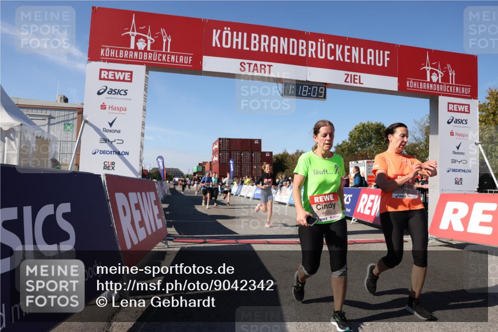03.10.2025 - Köhlbrandbrückenlauf Lena Gebhardt http://msf.ph/oto/9042342 03.10.2025 13:18:10 Ziel 4472, 4473, 4581, 4600, 4620, 4661, 4682, 4950, 5209, 5454, 6310, 6326, 6633, 6634 meine-sportfotos.de
