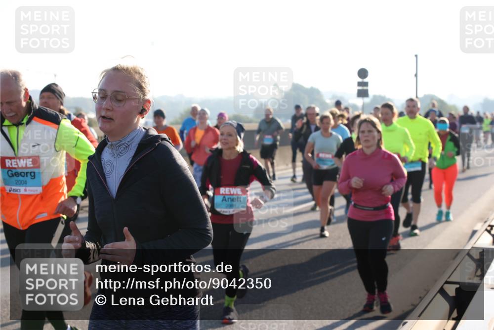 03.10.2025 - Köhlbrandbrückenlauf Lena Gebhardt http://msf.ph/oto/9042350 03.10.2025 09:26:03 Position 1 2004 meine-sportfotos.de