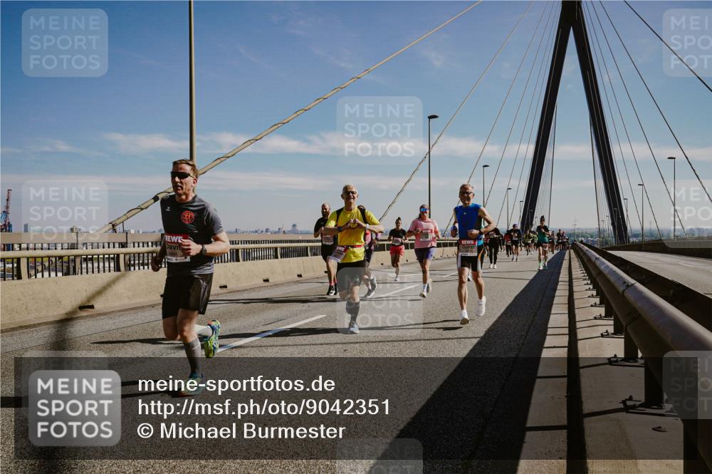 03.10.2025 - Köhlbrandbrückenlauf Michael Burmester http://msf.ph/oto/9042351 03.10.2025 12:23:40 Position 1  meine-sportfotos.de