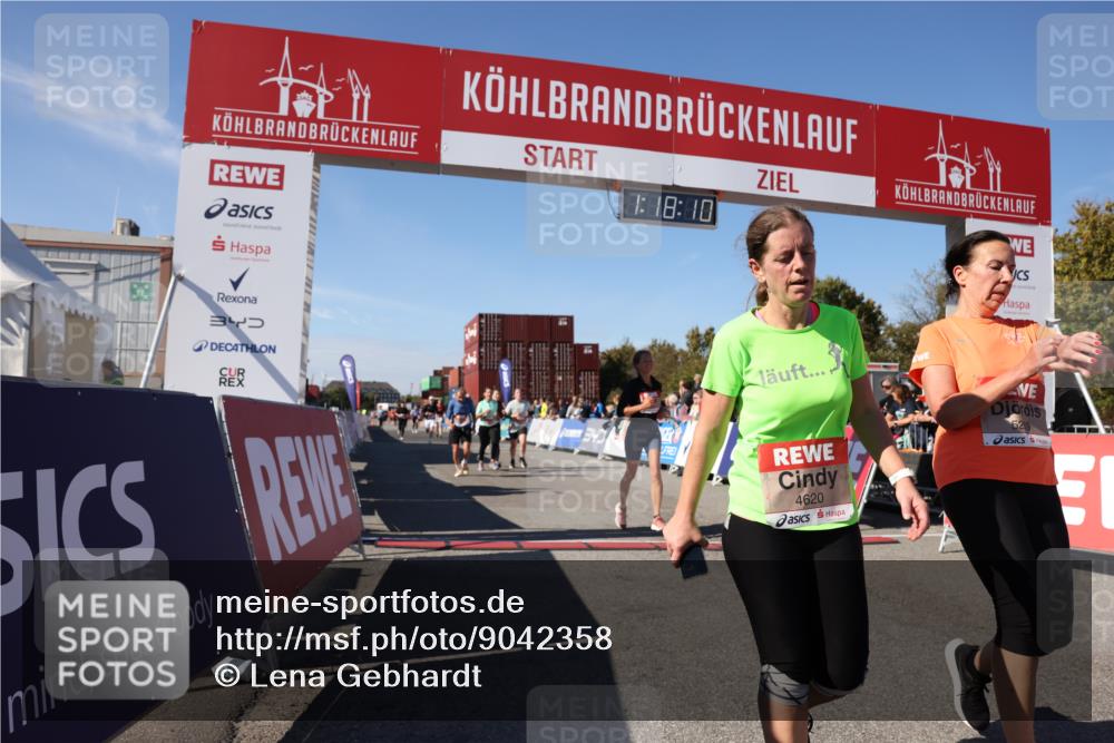 03.10.2025 - Köhlbrandbrückenlauf Lena Gebhardt http://msf.ph/oto/9042358 03.10.2025 13:18:10 Ziel 4472, 4473, 4581, 4600, 4620, 4661, 4682, 4950, 5209, 5454, 6310, 6326, 6633, 6634 meine-sportfotos.de