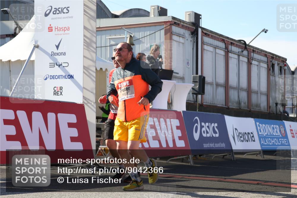03.10.2025 - Köhlbrandbrückenlauf Luisa Fischer http://msf.ph/oto/9042366 03.10.2025 13:36:28 Ziel 4735, 5219, 5278, 6003, 6004 meine-sportfotos.de