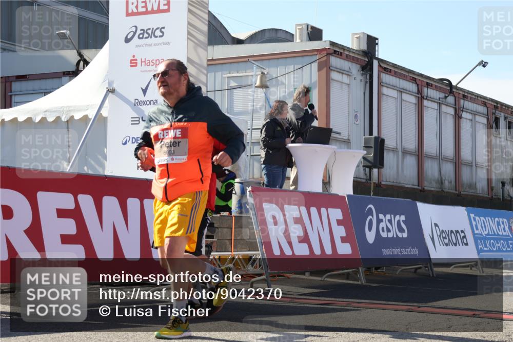 03.10.2025 - Köhlbrandbrückenlauf Luisa Fischer http://msf.ph/oto/9042370 03.10.2025 13:36:28 Ziel 4735, 5219, 5278, 6003, 6004 meine-sportfotos.de