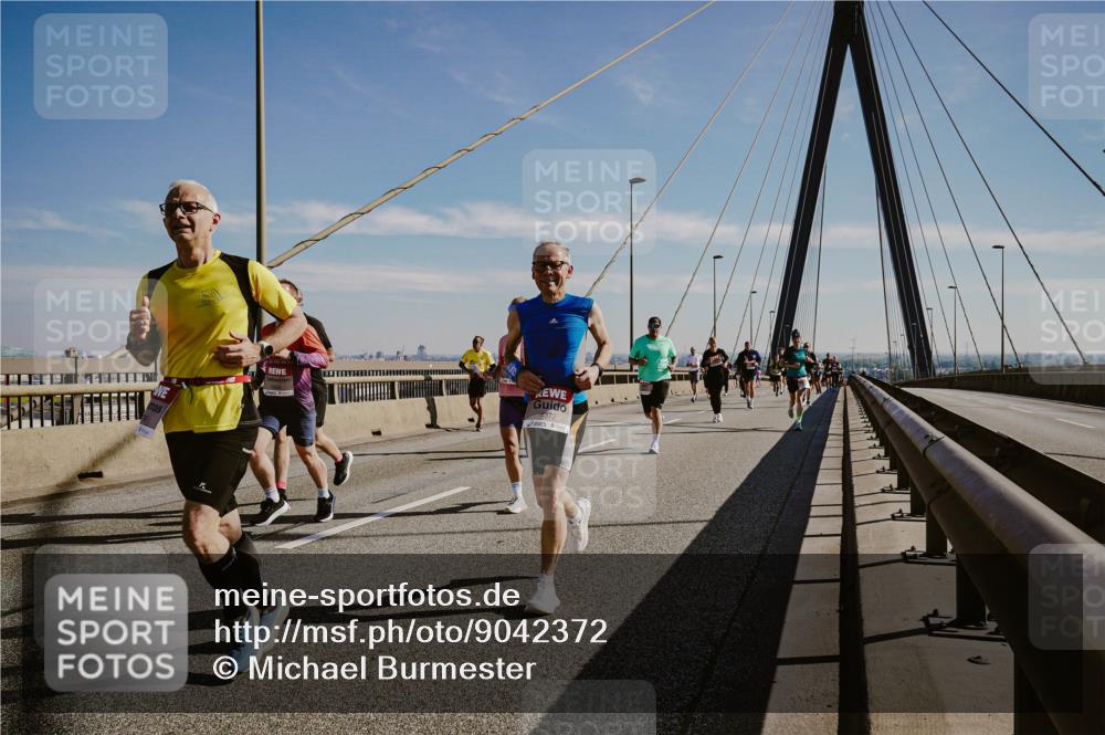 03.10.2025 - Köhlbrandbrückenlauf Michael Burmester http://msf.ph/oto/9042372 03.10.2025 12:23:41 Position 1 4372 meine-sportfotos.de
