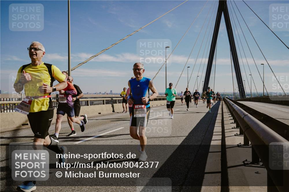 03.10.2025 - Köhlbrandbrückenlauf Michael Burmester http://msf.ph/oto/9042377 03.10.2025 12:23:41 Position 1 5799, 4372 meine-sportfotos.de