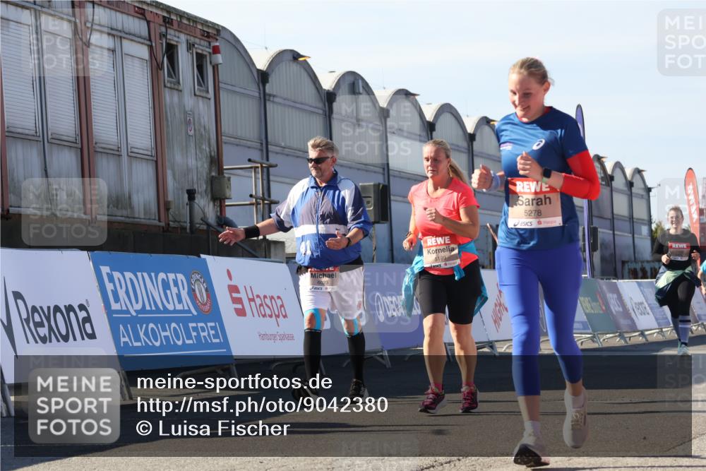 03.10.2025 - Köhlbrandbrückenlauf Luisa Fischer http://msf.ph/oto/9042380 03.10.2025 13:36:32 Ziel 4735, 5199, 5278, 6003, 6004, 6023 meine-sportfotos.de