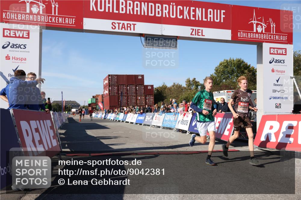 03.10.2025 - Köhlbrandbrückenlauf Lena Gebhardt http://msf.ph/oto/9042381 03.10.2025 12:58:46 Ziel 4148, 4368, 5824, 6167 meine-sportfotos.de