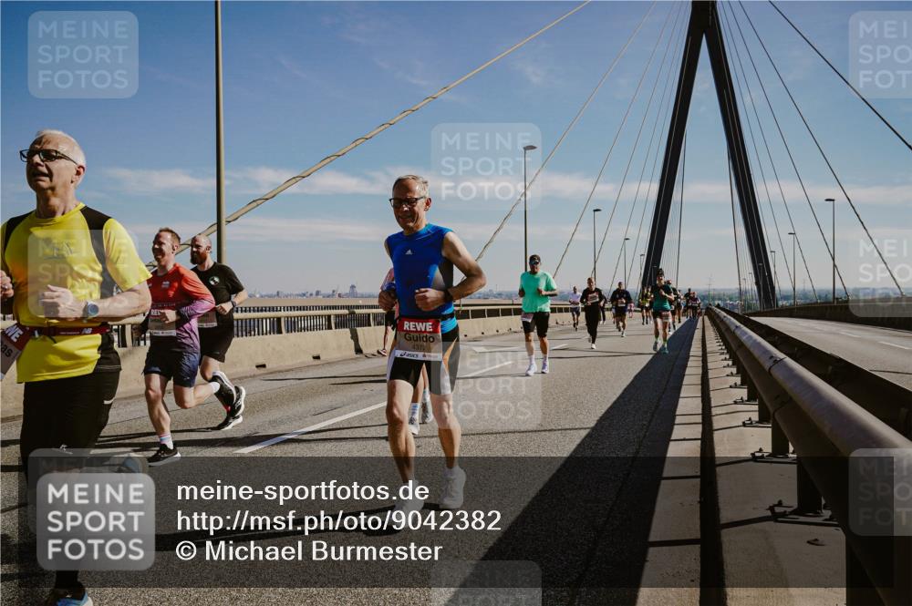 03.10.2025 - Köhlbrandbrückenlauf Michael Burmester http://msf.ph/oto/9042382 03.10.2025 12:23:41 Position 1 4372 meine-sportfotos.de