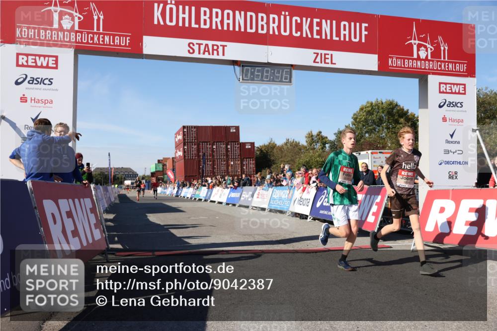 03.10.2025 - Köhlbrandbrückenlauf Lena Gebhardt http://msf.ph/oto/9042387 03.10.2025 12:58:46 Ziel 4148, 4368, 5824, 6167 meine-sportfotos.de
