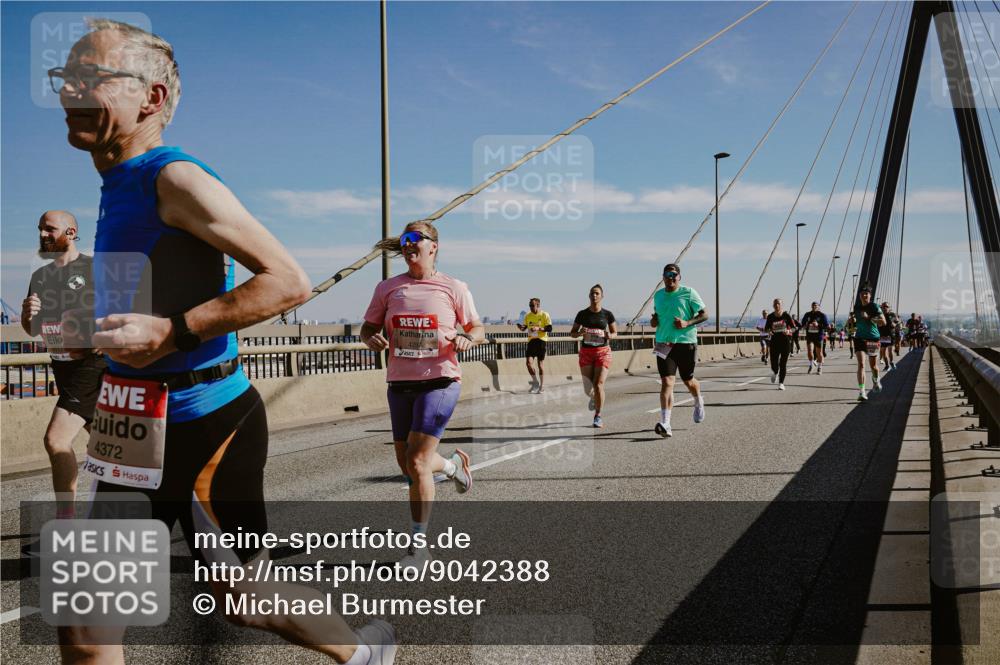 03.10.2025 - Köhlbrandbrückenlauf Michael Burmester http://msf.ph/oto/9042388 03.10.2025 12:23:42 Position 1 4372 meine-sportfotos.de