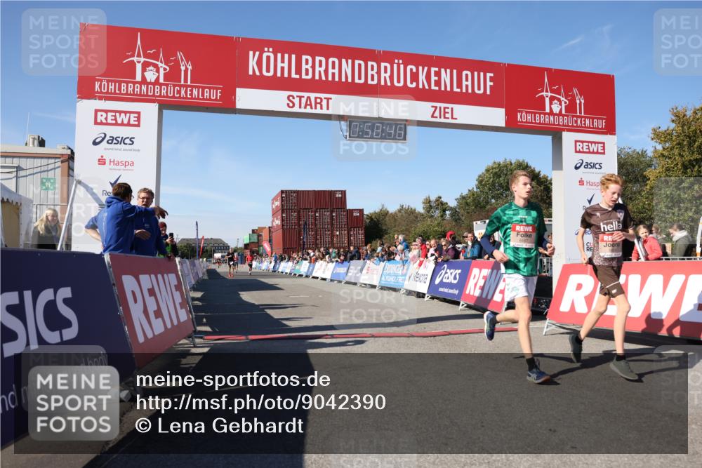 03.10.2025 - Köhlbrandbrückenlauf Lena Gebhardt http://msf.ph/oto/9042390 03.10.2025 12:58:47 Ziel 4148, 4368, 5824, 6167 meine-sportfotos.de