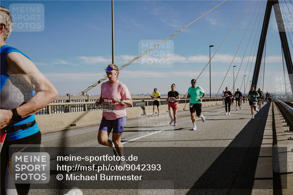 03.10.2025 - Köhlbrandbrückenlauf Michael Burmester http://msf.ph/oto/9042393 03.10.2025 12:23:42 Position 1 4297 meine-sportfotos.de