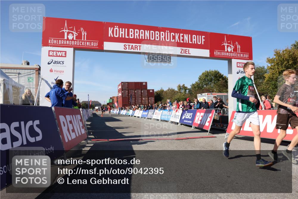 03.10.2025 - Köhlbrandbrückenlauf Lena Gebhardt http://msf.ph/oto/9042395 03.10.2025 12:58:47 Ziel 4148, 4368, 5824, 6167 meine-sportfotos.de