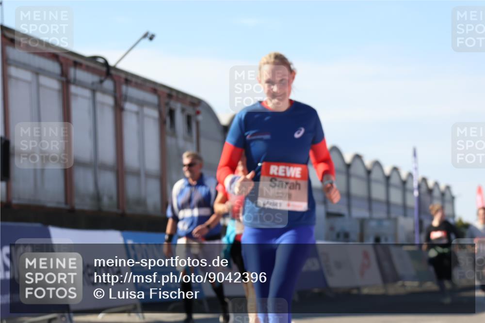 03.10.2025 - Köhlbrandbrückenlauf Luisa Fischer http://msf.ph/oto/9042396 03.10.2025 13:36:34 Ziel 4735, 5199, 5278, 5585, 6003, 6004, 6023, 6825 meine-sportfotos.de