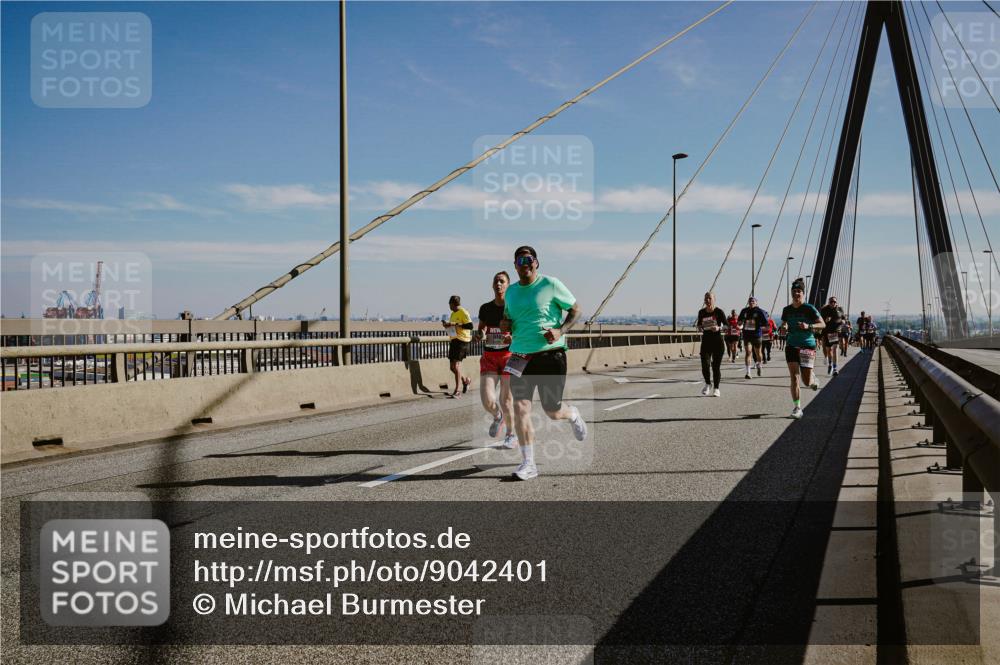 03.10.2025 - Köhlbrandbrückenlauf Michael Burmester http://msf.ph/oto/9042401 03.10.2025 12:23:43 Position 1  meine-sportfotos.de