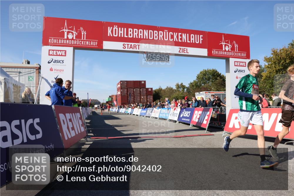 03.10.2025 - Köhlbrandbrückenlauf Lena Gebhardt http://msf.ph/oto/9042402 03.10.2025 12:58:47 Ziel 4148, 4368, 5824, 6167 meine-sportfotos.de