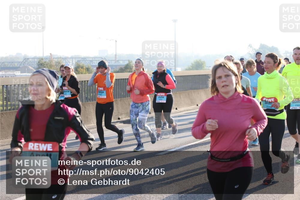 03.10.2025 - Köhlbrandbrückenlauf Lena Gebhardt http://msf.ph/oto/9042405 03.10.2025 09:26:04 Position 1 2369, 2829, 224, 2362 meine-sportfotos.de