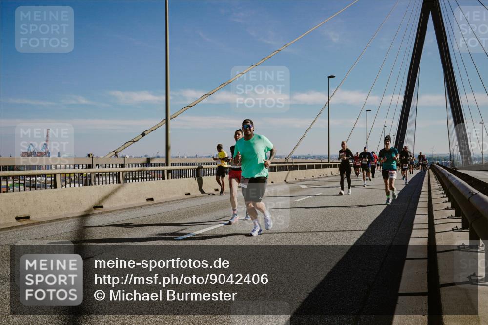 03.10.2025 - Köhlbrandbrückenlauf Michael Burmester http://msf.ph/oto/9042406 03.10.2025 12:23:43 Position 1  meine-sportfotos.de
