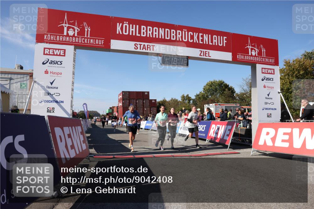 03.10.2025 - Köhlbrandbrückenlauf Lena Gebhardt http://msf.ph/oto/9042408 03.10.2025 13:18:13 Ziel 4472, 4473, 4581, 4600, 4620, 4661, 4950, 5209, 5454, 5691, 6001, 6310, 6326, 6633, 6634 meine-sportfotos.de