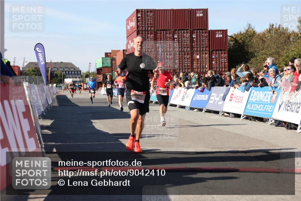 03.10.2025 - Köhlbrandbrückenlauf Lena Gebhardt http://msf.ph/oto/9042410 03.10.2025 12:58:53 Ziel 4126, 4368, 5824, 5955, 6167, 6611, 6674 meine-sportfotos.de