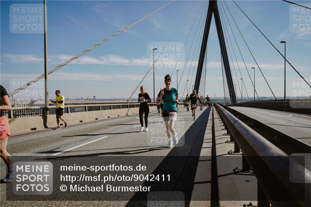 03.10.2025 - Köhlbrandbrückenlauf Michael Burmester http://msf.ph/oto/9042411 03.10.2025 12:23:44 Position 1  meine-sportfotos.de