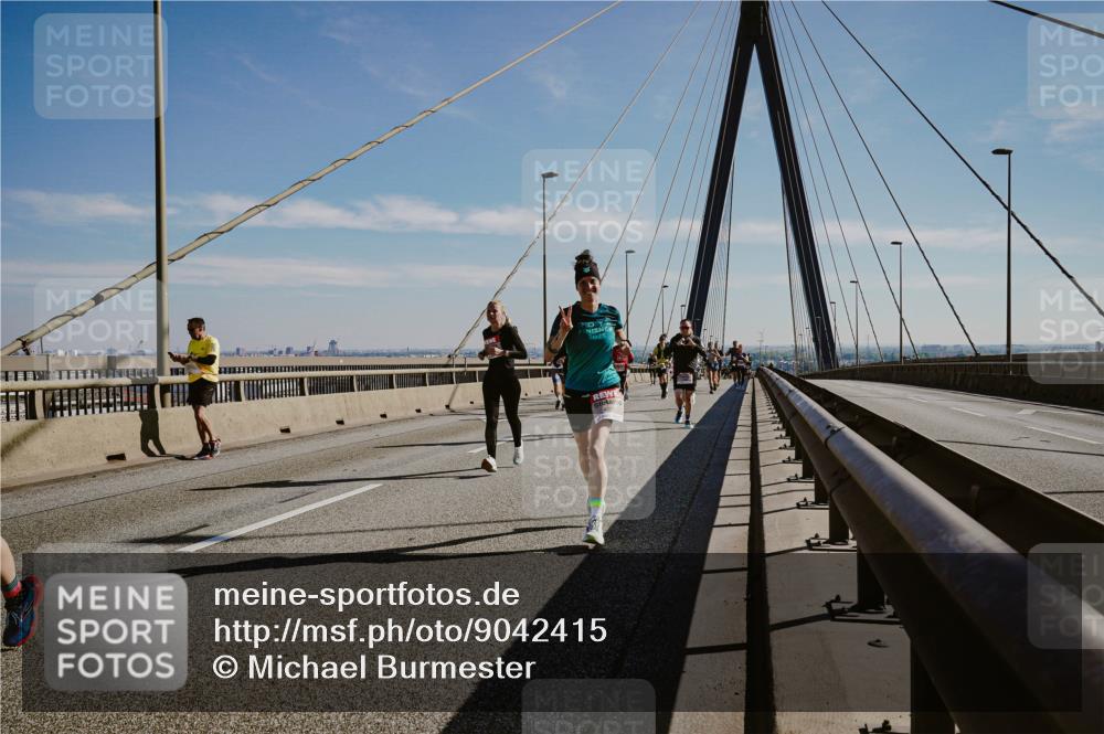03.10.2025 - Köhlbrandbrückenlauf Michael Burmester http://msf.ph/oto/9042415 03.10.2025 12:23:45 Position 1  meine-sportfotos.de