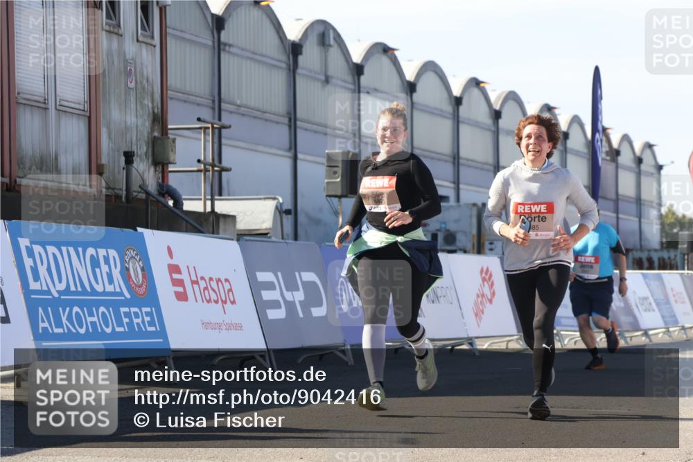 03.10.2025 - Köhlbrandbrückenlauf Luisa Fischer http://msf.ph/oto/9042416 03.10.2025 13:36:36 Ziel 4735, 5199, 5278, 5585, 5767, 6003, 6004, 6023, 6825 meine-sportfotos.de