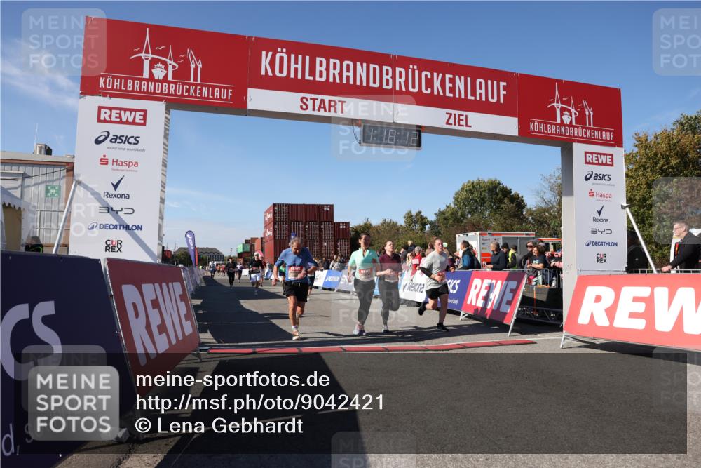 03.10.2025 - Köhlbrandbrückenlauf Lena Gebhardt http://msf.ph/oto/9042421 03.10.2025 13:18:13 Ziel 4472, 4473, 4581, 4600, 4620, 4661, 4950, 5209, 5454, 5691, 6001, 6310, 6326, 6633, 6634 meine-sportfotos.de