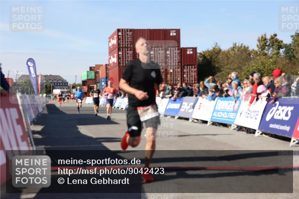 03.10.2025 - Köhlbrandbrückenlauf Lena Gebhardt http://msf.ph/oto/9042423 03.10.2025 12:58:53 Ziel 4126, 4368, 5824, 5955, 6167, 6611, 6674 meine-sportfotos.de