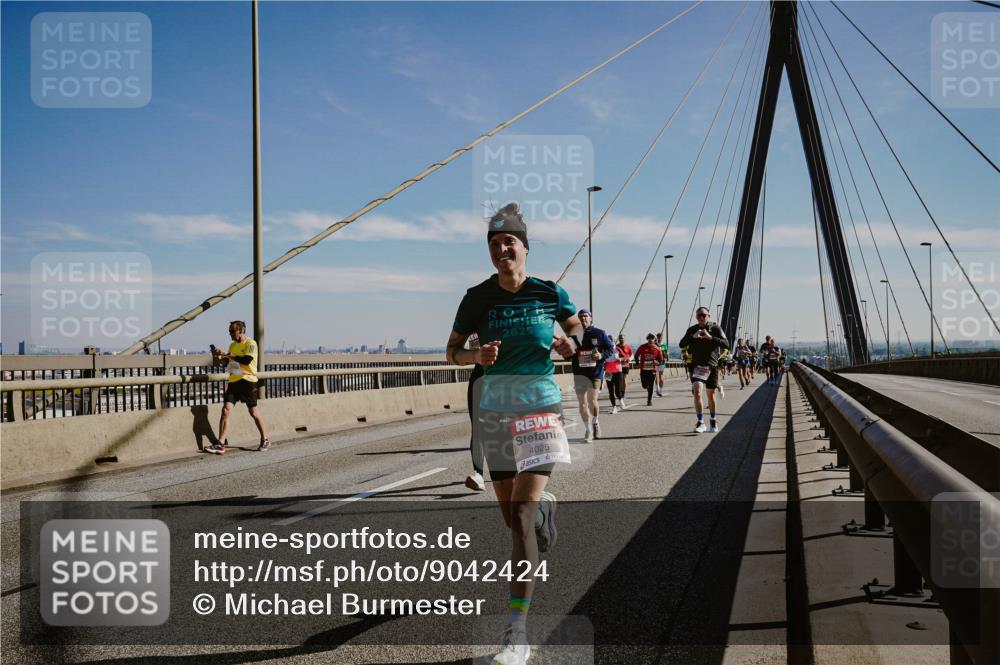 03.10.2025 - Köhlbrandbrückenlauf Michael Burmester http://msf.ph/oto/9042424 03.10.2025 12:23:45 Position 1 2025, 4025 meine-sportfotos.de