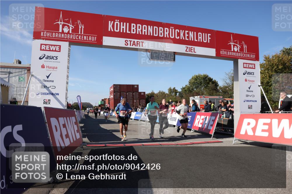 03.10.2025 - Köhlbrandbrückenlauf Lena Gebhardt http://msf.ph/oto/9042426 03.10.2025 13:18:13 Ziel 4472, 4473, 4581, 4600, 4620, 4661, 4950, 5209, 5454, 5691, 6001, 6310, 6326, 6633, 6634 meine-sportfotos.de