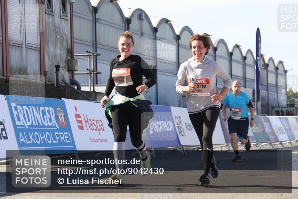 03.10.2025 - Köhlbrandbrückenlauf Luisa Fischer http://msf.ph/oto/9042430 03.10.2025 13:36:37 Ziel 4735, 5199, 5278, 5585, 5767, 6003, 6004, 6023, 6825 meine-sportfotos.de