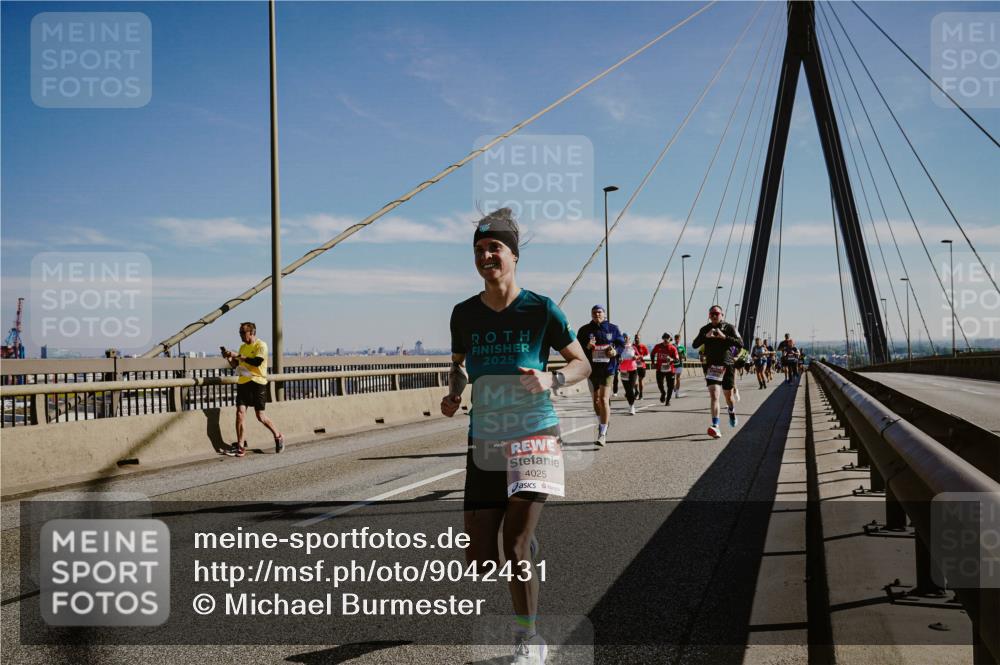 03.10.2025 - Köhlbrandbrückenlauf Michael Burmester http://msf.ph/oto/9042431 03.10.2025 12:23:45 Position 1 2025, 4025 meine-sportfotos.de