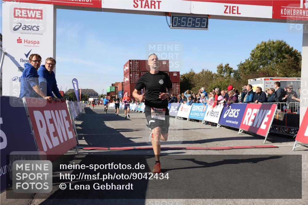 03.10.2025 - Köhlbrandbrückenlauf Lena Gebhardt http://msf.ph/oto/9042434 03.10.2025 12:58:54 Ziel 4126, 4368, 5824, 5955, 6167, 6611, 6674 meine-sportfotos.de