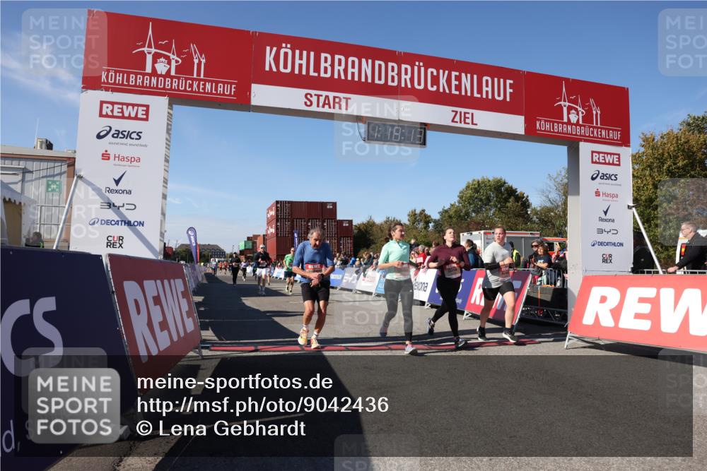 03.10.2025 - Köhlbrandbrückenlauf Lena Gebhardt http://msf.ph/oto/9042436 03.10.2025 13:18:13 Ziel 4472, 4473, 4581, 4600, 4620, 4661, 4950, 5209, 5454, 5691, 6001, 6310, 6326, 6633, 6634 meine-sportfotos.de